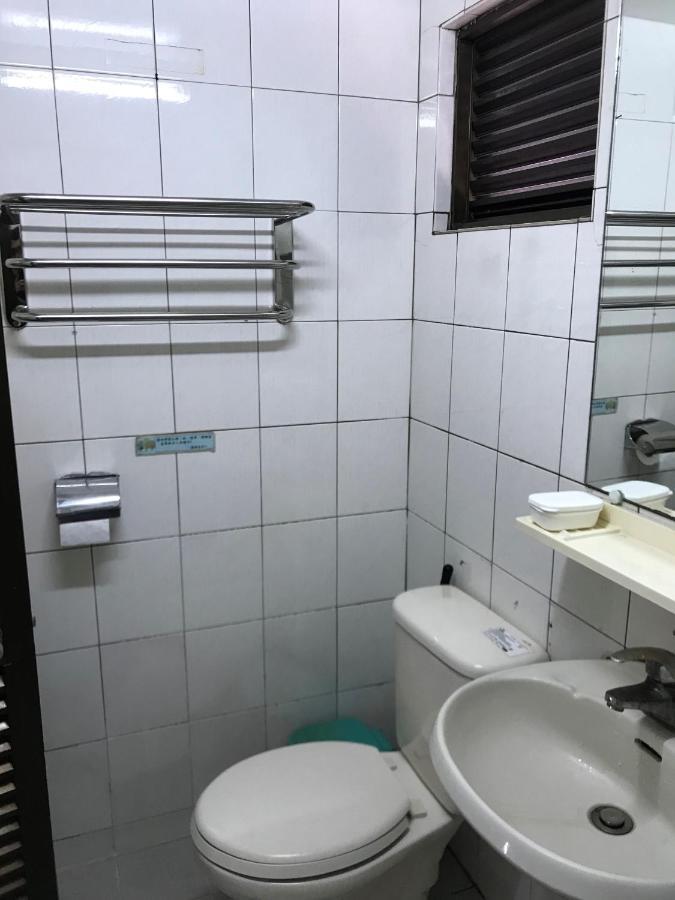 Guang Haw Hotel Тайнань Экстерьер фото