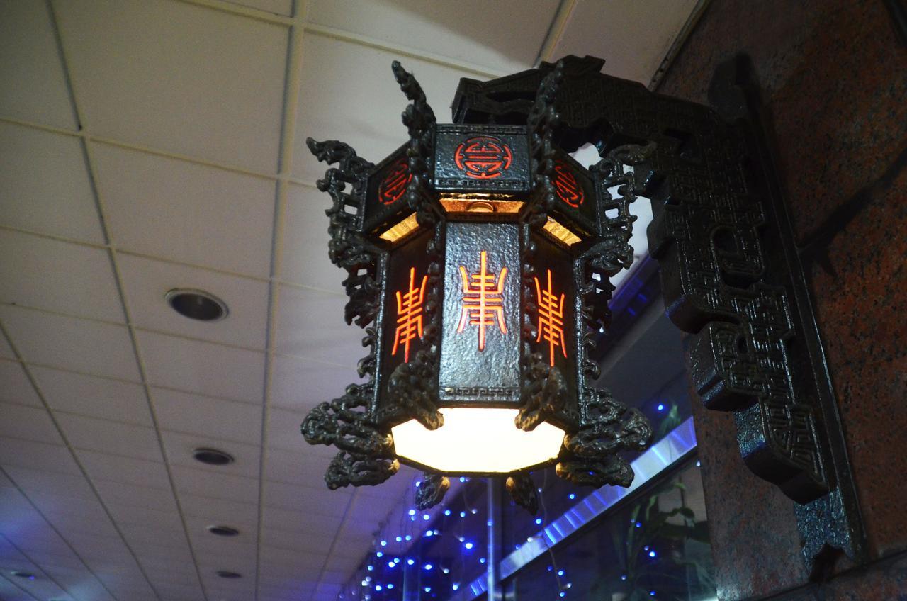 Guang Haw Hotel Тайнань Экстерьер фото